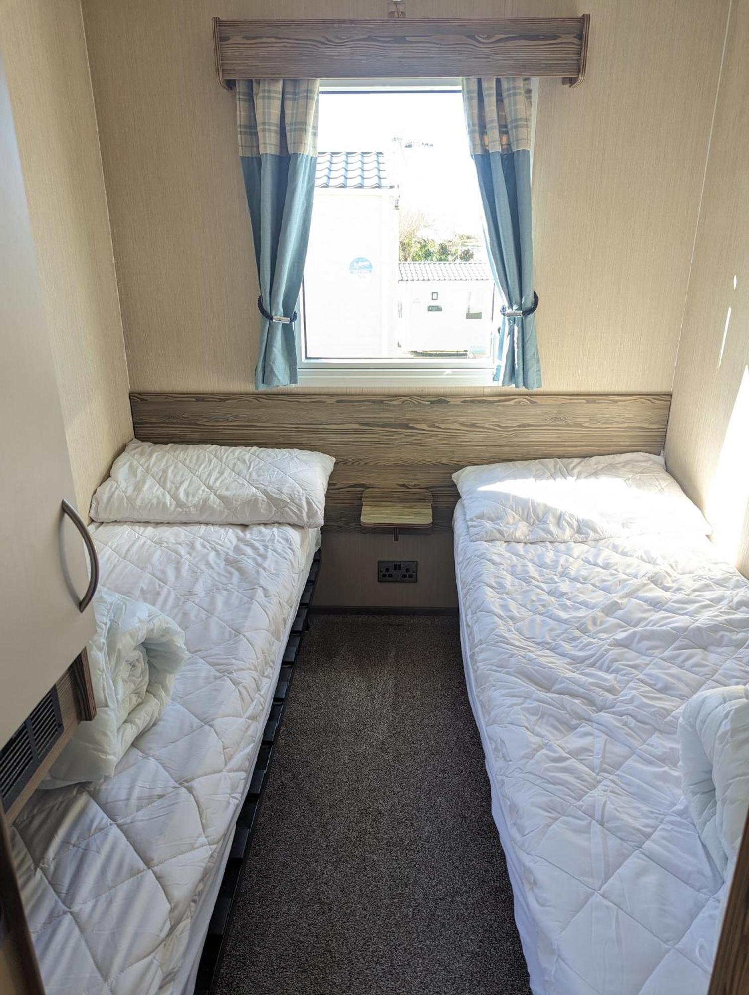 Caravan Sleeps 8 At Littlesea, Weymouth Wyke Regis Exterior photo
